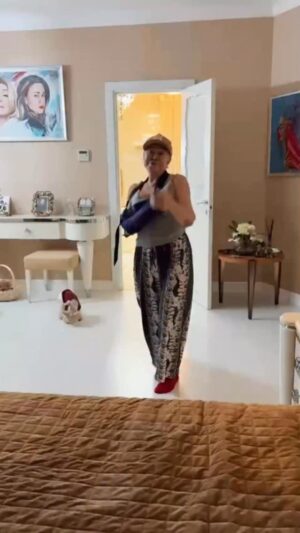 Lyubov Uspenskaya Instagram - Мои верные поклонники и уважаемые СМИ,все прошло хорошо. Выражаю благодарность нашим российским докторам за профессионализм. Ваша Люба жива и здорова ❤️