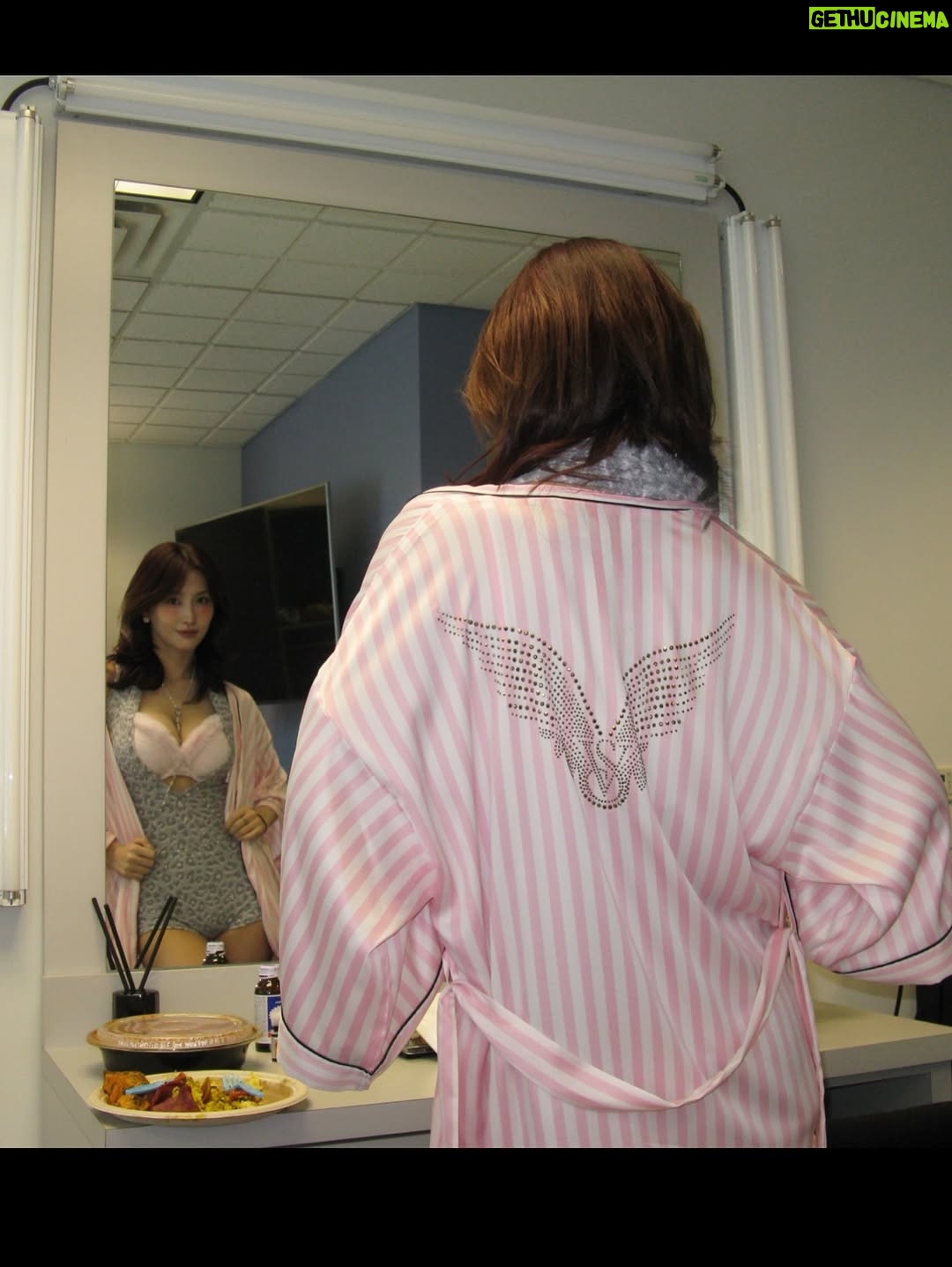 MOMO - 2.6 Million Likes - VICTORIA'S SECRET💗💗💗💗
PINK TWICE💗
、、、1