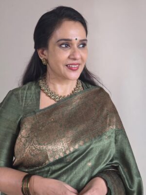 Maala Parvathi Instagram - 🩶

Makeup & Hair : @_sapnas_makeover 
Ornaments: @playwithterra