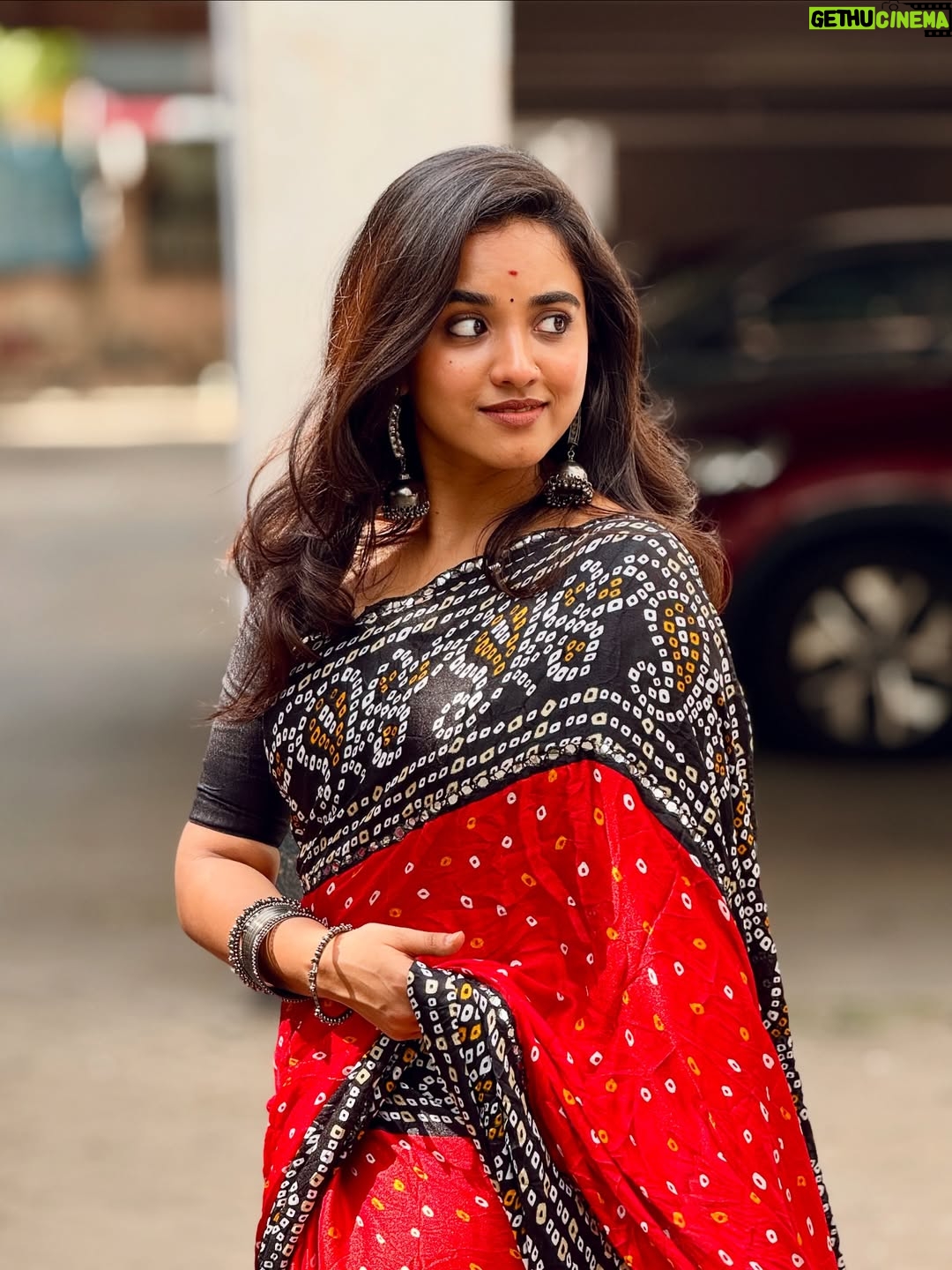 Maanasi G Kannan - 116.9K Likes - One outfit which can never go wrong! ❤️

#maanasi #saree #love #red
