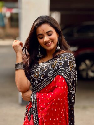 Maanasi G Kannan Instagram - One outfit which can never go wrong! ❤️

#maanasi #saree #love #red