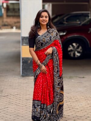 Maanasi G Kannan Instagram - One outfit which can never go wrong! ❤️

#maanasi #saree #love #red
