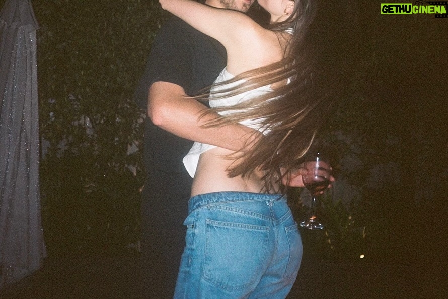 Macarena Achaga - 280.3K Likes - de regreso a casa <3 primer asado estrenando el asador & al parrillero @juanpazurita te extrañé pero que bonito irnos a perseguir nuestros sueños y saber que siempre podemos volver a nosotros y a los nuestros 
quiero dejar constancia escrita de que las personas que salen en estas fotos nos hacen sentir que todo vale la pena, los amamos