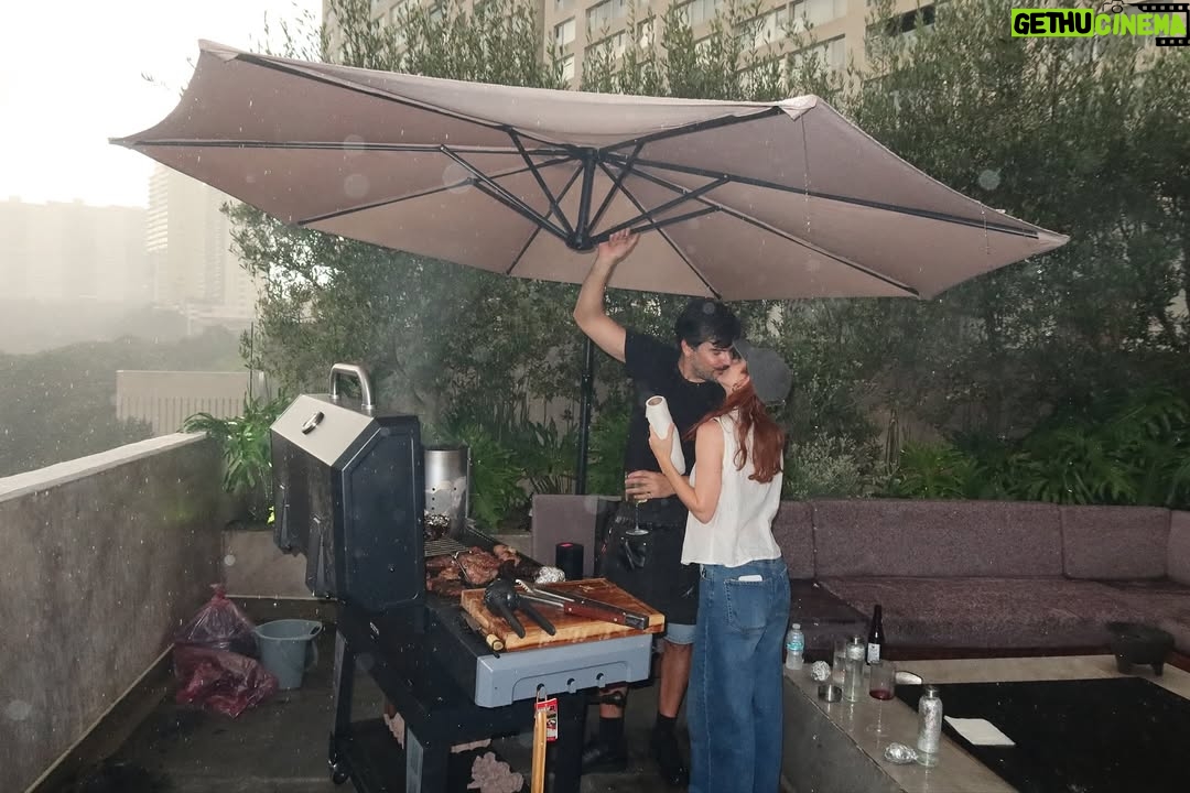 Macarena Achaga - 280.3K Likes - de regreso a casa <3 primer asado estrenando el asador & al parrillero @juanpazurita te extrañé pero que bonito irnos a perseguir nuestros sueños y saber que siempre podemos volver a nosotros y a los nuestros 
quiero dejar constancia escrita de que las personas que salen en estas fotos nos hacen sentir que todo vale la pena, los amamos
