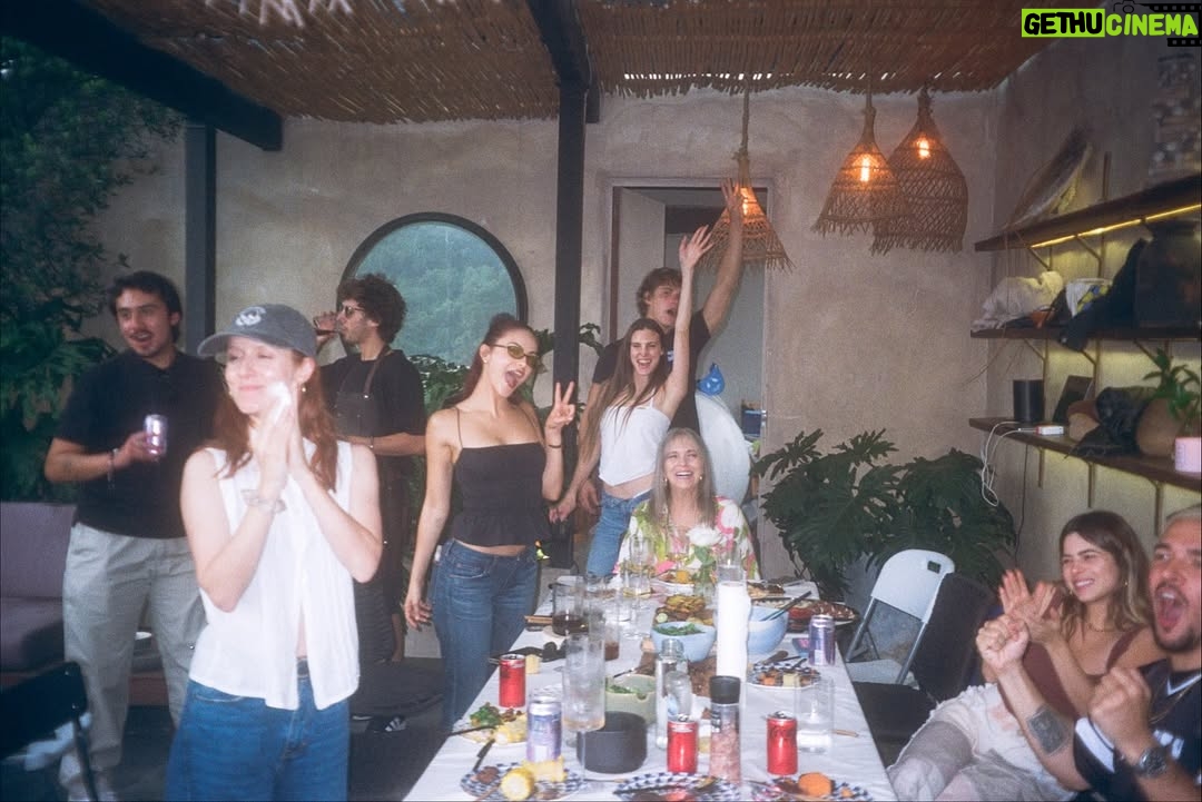 Macarena Achaga - 280.3K Likes - de regreso a casa <3 primer asado estrenando el asador & al parrillero @juanpazurita te extrañé pero que bonito irnos a perseguir nuestros sueños y saber que siempre podemos volver a nosotros y a los nuestros 
quiero dejar constancia escrita de que las personas que salen en estas fotos nos hacen sentir que todo vale la pena, los amamos