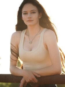 Actress Mackenzie Foy HD Photos and Wallpapers June 2025