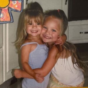 Mackenzie Ziegler Instagram - what i would do without you 
my bestfriend forever
i love you to the moon n back
happy birthday moo🔒🩵