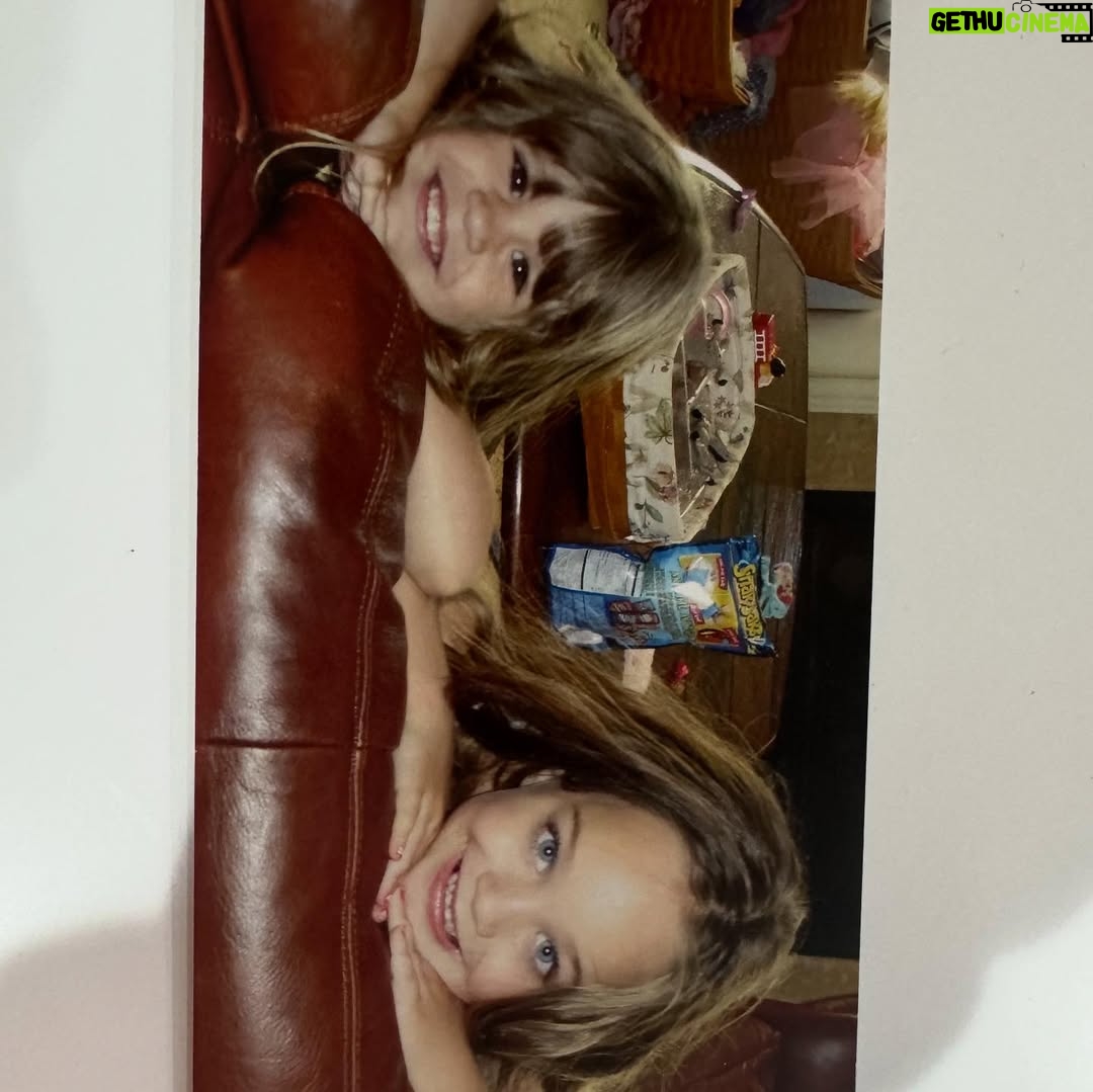 Mackenzie Ziegler - 474.4K Likes - what i would do without you 
my bestfriend forever
i love you to the moon n back
happy birthday moo🔒🩵