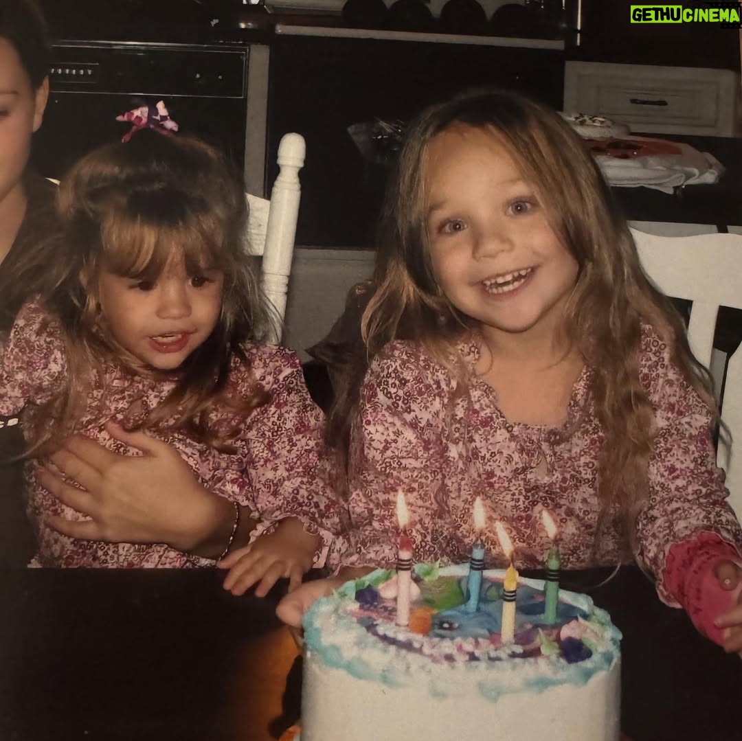 Mackenzie Ziegler - 474.4K Likes - what i would do without you 
my bestfriend forever
i love you to the moon n back
happy birthday moo🔒🩵