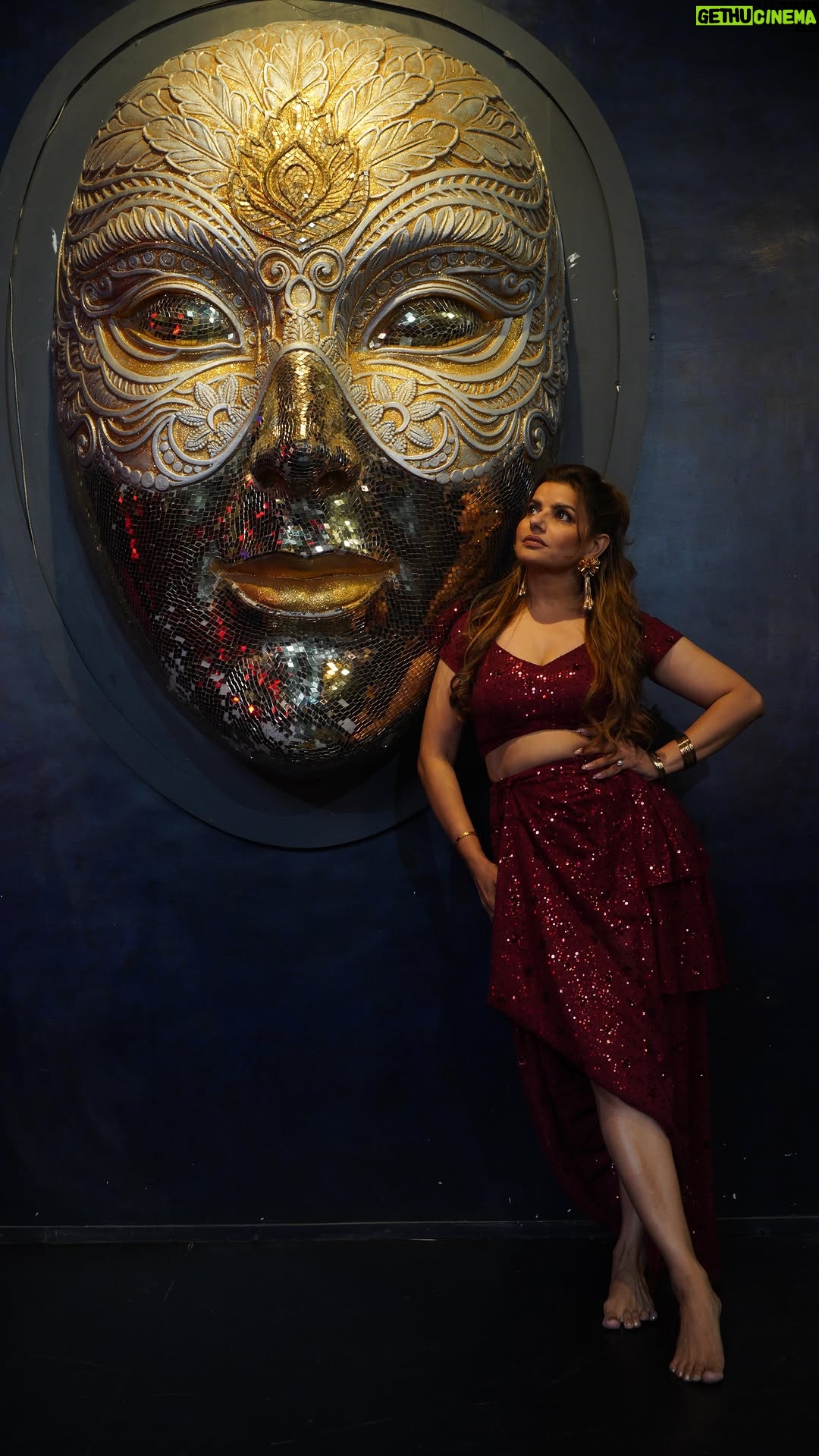 Madhu Sharma - 71.9K Likes - Dilber kay ankhu ka deedar na kiya