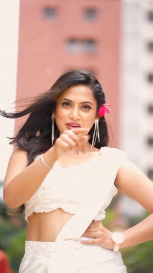Madhumitha H Instagram - Pakkam vaa🦢🤍✨

MUA - @vibah_artistry 
Hairstylist - @hairbyswarna 
Outfit - @papilioforyou ❤️

Shot by - @shoutout_campus 

#jfwawards #jfw #vavapakkamva #trending #tamilreels❤️ #award #reelsofinstagram #trendingreels