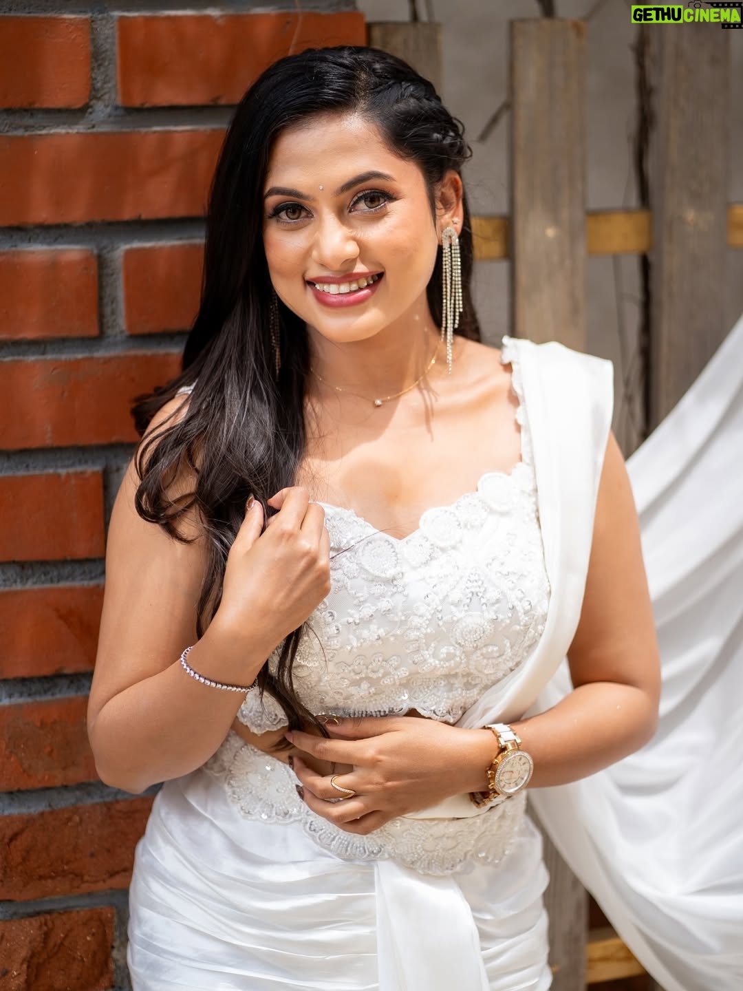 Madhumitha H - 47.2K Likes - In my white era 🤍🦢🪞

MUA - @vibah_artistry 
Hairstylist- @hairbyswarna 
Outfit - @papilioforyou 
Shot by - @shoutout_campus 

#white #awards #jfw #whitedress