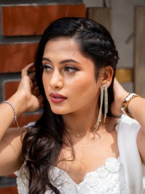 Madhumitha H Instagram - In my white era 🤍🦢🪞

MUA - @vibah_artistry 
Hairstylist- @hairbyswarna 
Outfit - @papilioforyou 
Shot by - @shoutout_campus 

#white #awards #jfw #whitedress