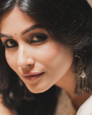 Madhurima Basak Instagram - 🌹

#portrait #white #salwar 
#ethnic #afternoon #mood
