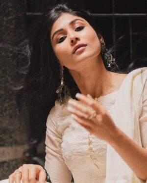 Madhurima Basak Instagram - 🌹

#portrait #white #salwar 
#ethnic #afternoon #mood