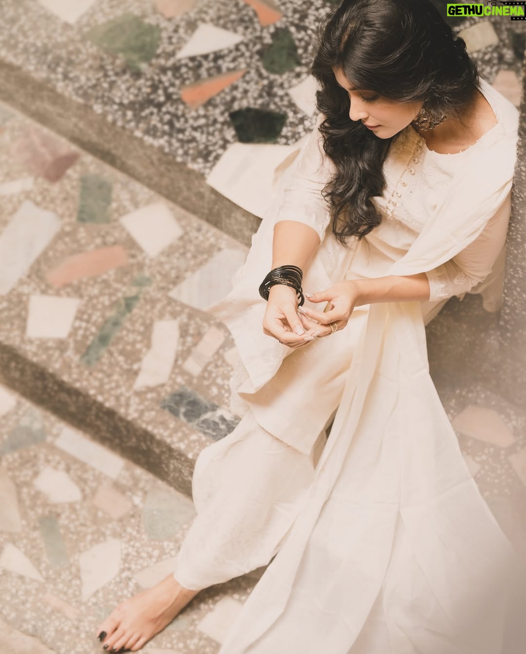 Madhurima Basak - 20.4K Likes - 🌹

#portrait #white #salwar 
#ethnic #afternoon #mood