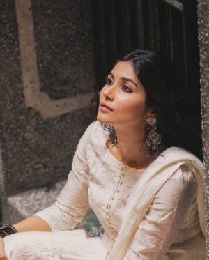 Madhurima Basak Instagram - 🌹

#portrait #white #salwar 
#ethnic #afternoon #mood