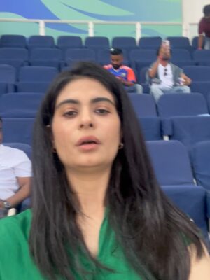 Madiha Iftikhar Instagram - Tum jeetu ya haro Suno
Hamein tumse pyar hai 💚💚🇵🇰🇵🇰

@zainab_shahidk @shizzlemeerza 

#madihaiftikhar #pakvsind #asiacup2025 #dubai #dubai🇦🇪 #uae #cricket #moments #friends #family #cheer #pakistan #india #pakistancricketteam #💚 #pakistan🇵🇰 #game #proudpakistani