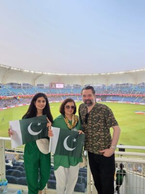 Madiha Iftikhar Instagram - Tum jeetu ya haro Suno
Hamein tumse pyar hai 💚💚🇵🇰🇵🇰

@zainab_shahidk @shizzlemeerza 

#madihaiftikhar #pakvsind #asiacup2025 #dubai #dubai🇦🇪 #uae #cricket #moments #friends #family #cheer #pakistan #india #pakistancricketteam #💚 #pakistan🇵🇰 #game #proudpakistani