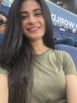 Madiha Iftikhar Instagram - Green shirts dominate UAE 💚🇵🇰
@zainab_shahidk 

#madihaiftikhar #cricketmatch #pakistanuae #uae❤️ #uae #dubai #asiacup2025 #wewon #shaheenafridi