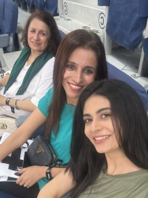 Madiha Iftikhar Instagram - Green shirts dominate UAE 💚🇵🇰
@zainab_shahidk 

#madihaiftikhar #cricketmatch #pakistanuae #uae❤️ #uae #dubai #asiacup2025 #wewon #shaheenafridi