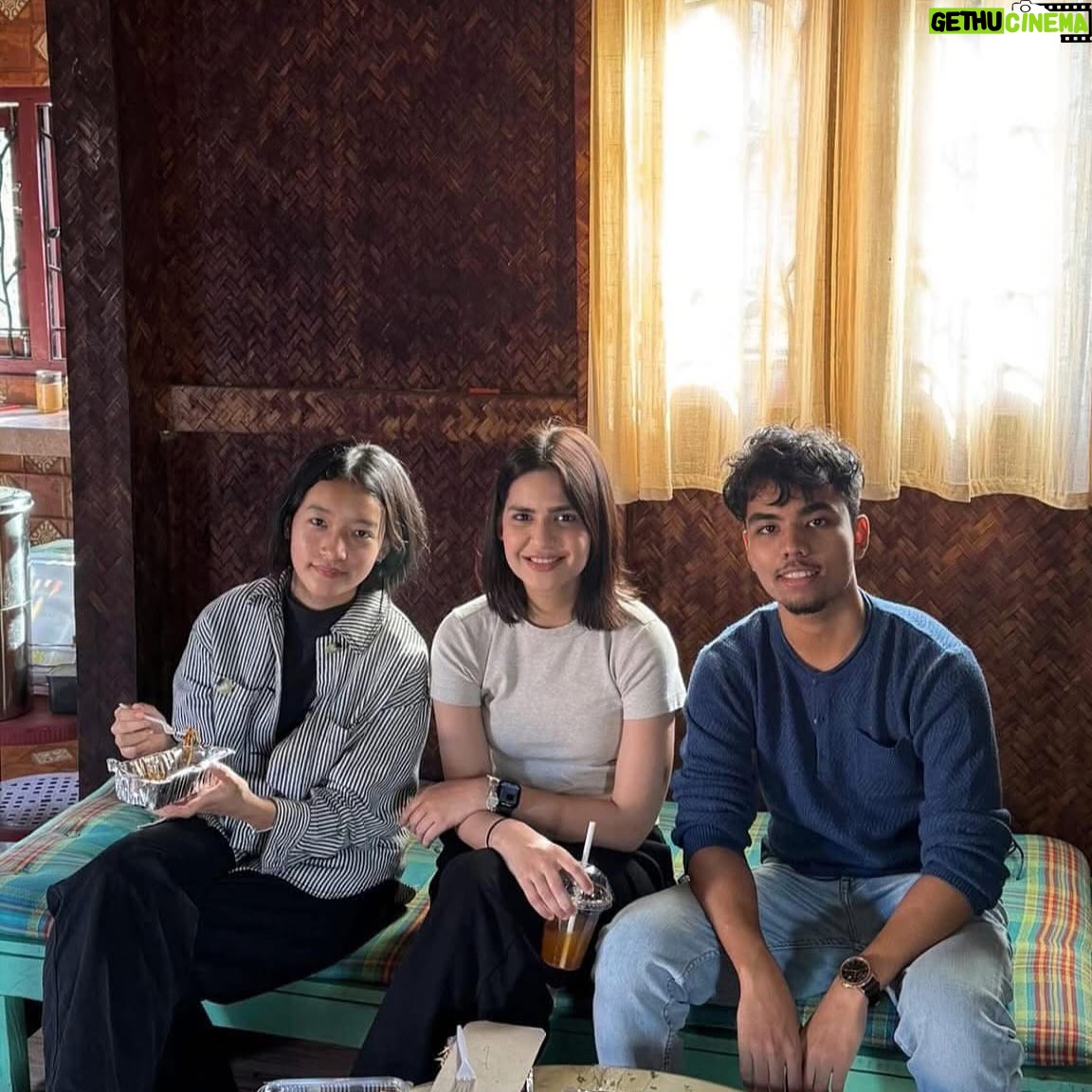 Madiha Imam - 20.2K Likes - 1 serene & beyond 
2 aunt ho toh aise 
3 b/w two naughties 
4 freshly baked from my uncles bakehouse 
5 stock shot perhaps 🧐

Album name: “Here there and literally everywhere” 🤯