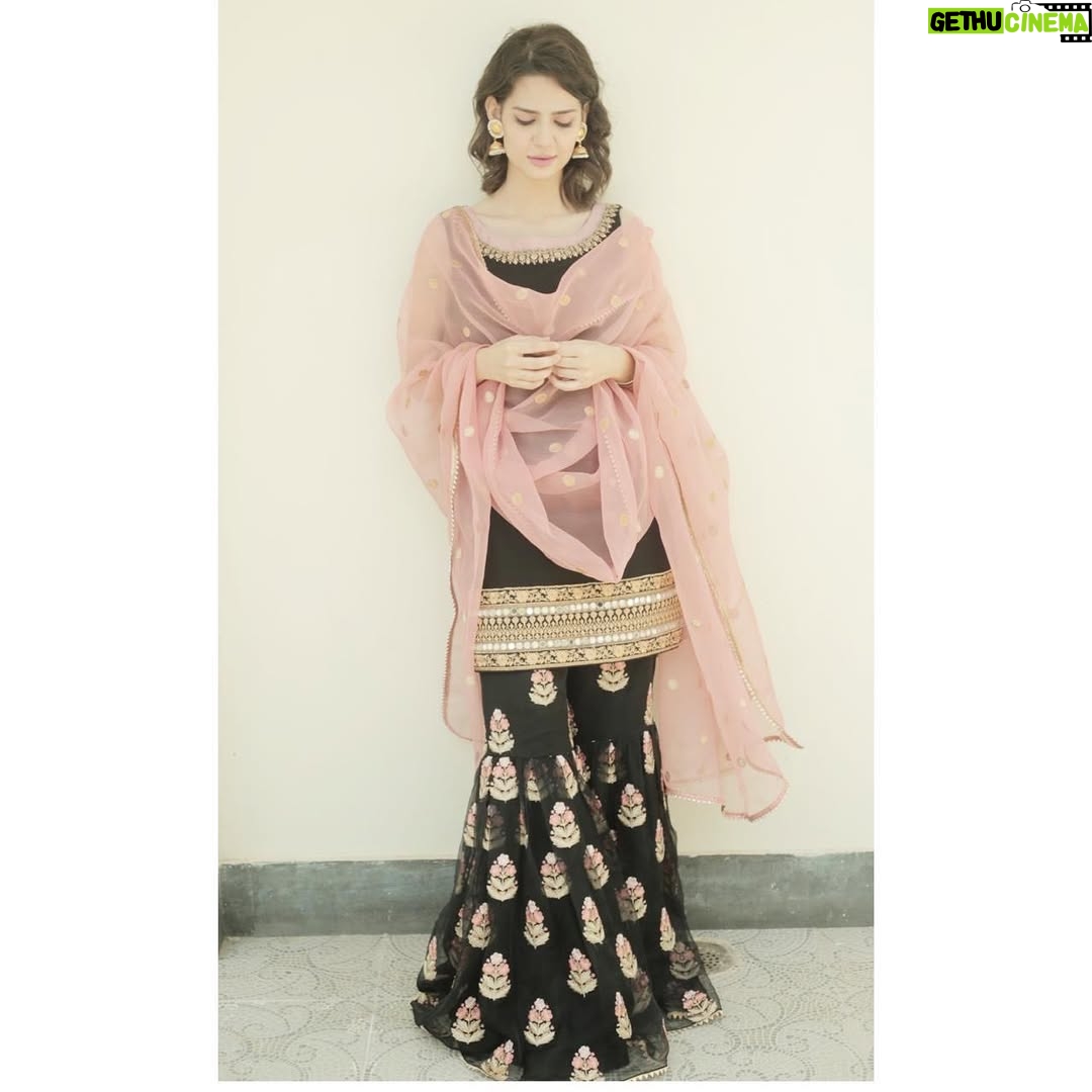 Madiha Imam - 25.5K Likes - 🖤
.
.
.
.
Thankyou ZC for this lovely outfit 🌟🌟
@zainabchottaniofficial
