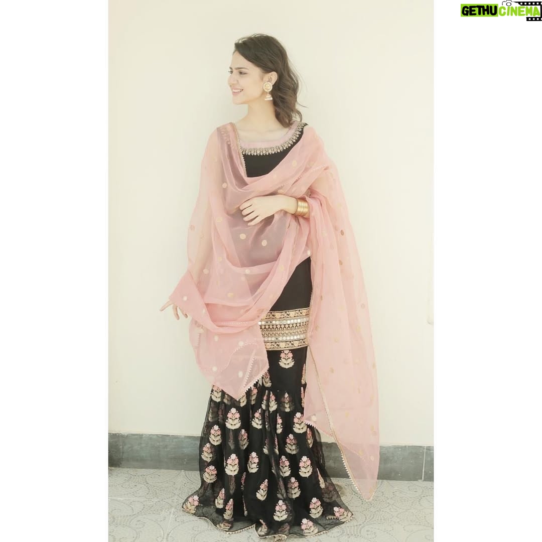 Madiha Imam - 25.5K Likes - 🖤
.
.
.
.
Thankyou ZC for this lovely outfit 🌟🌟
@zainabchottaniofficial