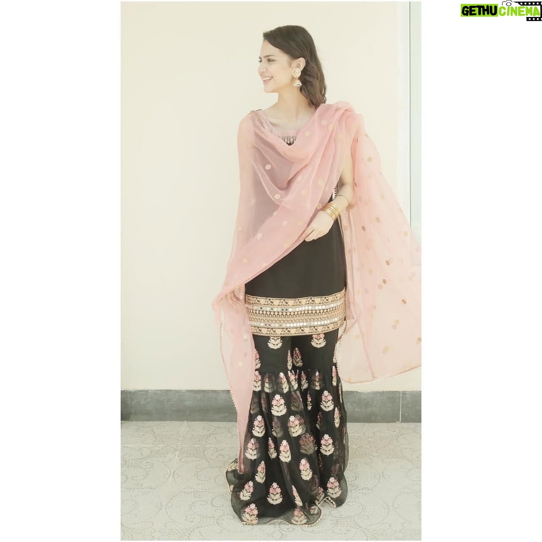 Madiha Imam - 25.5K Likes - 🖤
.
.
.
.
Thankyou ZC for this lovely outfit 🌟🌟
@zainabchottaniofficial
