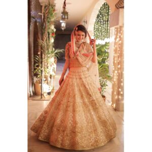 Madiha Imam Instagram - Sparkle sparkle ✨✨
.
.
.
.
“It isn’t a dress it’s art” @nomiansari 👗💃🏻
