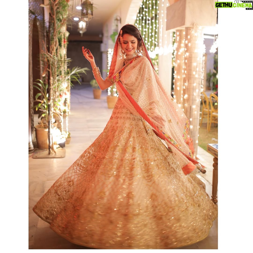 Madiha Imam - 55.2K Likes - Sparkle sparkle ✨✨
.
.
.
.
“It isn’t a dress it’s art” @nomiansari 👗💃🏻