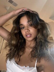 Actress Madison Bailey HD Photos and Wallpapers October 2025