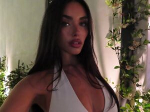 Madison Beer Instagram - the flowers say hello