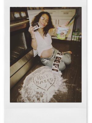 Madison Reyes Instagram - Today I hit 30 weeks, can’t believe it!!! figured I’d share our little at home shoot from when we hit 20 weeks 🥺 thanks again Megan for helping