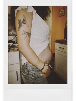 Madison Reyes Instagram - Today I hit 30 weeks, can’t believe it!!! figured I’d share our little at home shoot from when we hit 20 weeks 🥺 thanks again Megan for helping
