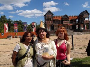 Madison Reyes Instagram - Summer is clearly not over yet, had a blast this weekend going up to pa’s renaissance faire, anyone been before?
