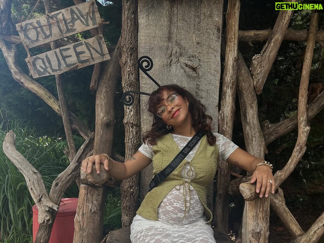 Madison Reyes - 104.2K Likes - Summer is clearly not over yet, had a blast this weekend going up to pa’s renaissance faire, anyone been before?