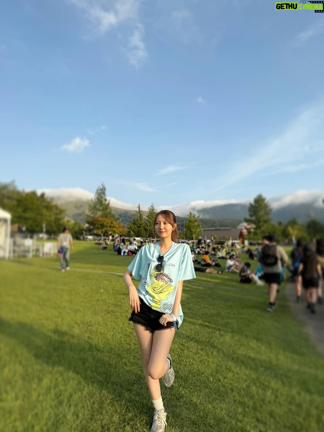 Madoka Moriyasu - 4.8K Likes - ⁡
SWEET LOVE SHOWER2025🌈☁️🩷🎶
⁡
今まで何度もフェスに参加してはいるものの、1人参戦だったりどこかお仕事の延長線上にあったり…完全プライベートでお友達とドライブしながら行くなんて初めてで、道中の時間も含めて楽しかった！
⁡
ほうとう食べるタイミングなかったから来年こそ🍲