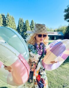 Actress Madonna HD Photos and Wallpapers August 2025