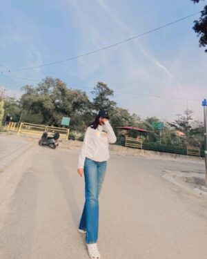 Mahak Yadav Instagram - 𝙻𝚘𝚅𝚎 𝙸𝚂 𝚂𝙷𝙾𝚆𝙽 𝙼𝙾𝚁𝙴 𝙸𝙽 𝙳𝙴𝙴𝙳𝚂 𝚃𝙷𝙰𝙽 𝙸𝙽 𝚆𝙾𝚁𝙳𝚂.❤️🧿