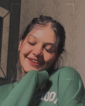 Mahak Yadav Instagram - 𝚃𝙷𝙰𝚃 𝙶𝙾𝙳𝙳𝙰𝙼𝙽 𝚂𝙼𝙸𝙻𝙴 💚🍀