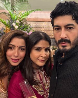 Maheep Kapoor Instagram - ❤️❤️❤️ @anshulakapoor ❤️ @rohanthakkar1511 ❤️❤️❤️
