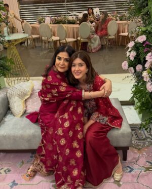 Maheep Kapoor Instagram - ❤️❤️❤️ @anshulakapoor ❤️ @rohanthakkar1511 ❤️❤️❤️