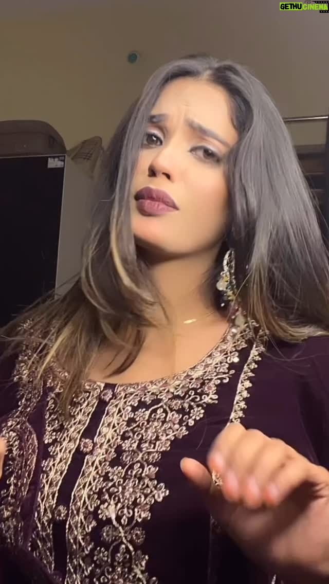 Mahi Khan - 878 Likes - Uyi amma 😍💄