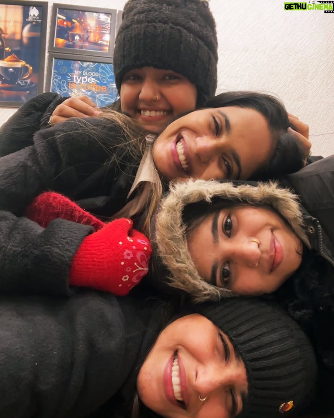 Mahi Khan - 1K Likes - Happy New Year 🫶🏻🧿 I wish we all stay together forever ♥️

#allykhan #allykhan623 #allyfam#friends #friendship #bestfriends #happynewyear #girls #photooftheday #2025 #forever #bff