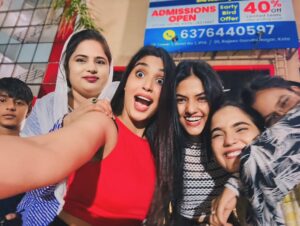 Mahi Khan Instagram - Laughing with my favorite humans💞
#cousins

#allykhan
#allyfam #allykhan623 #insta #instagood #instadaily #instalike #pictureoftheday #post #feed #love #explorepage #postoftheday #friendship #friends #foryoupage