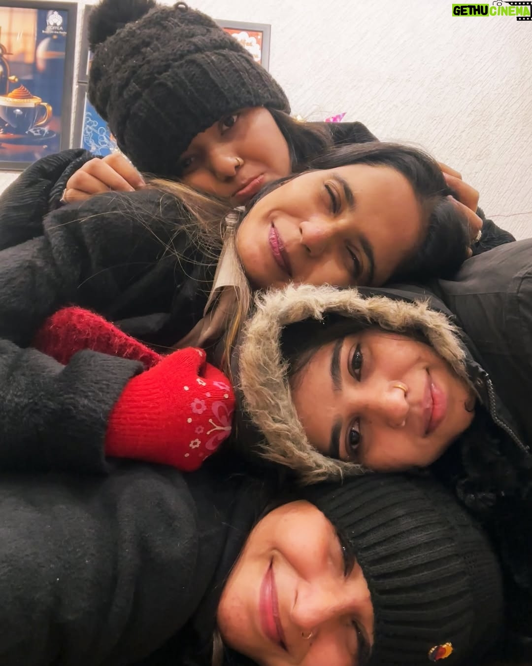 Mahi Khan - 1K Likes - Happy New Year 🫶🏻🧿 I wish we all stay together forever ♥️

#allykhan #allykhan623 #allyfam#friends #friendship #bestfriends #happynewyear #girls #photooftheday #2025 #forever #bff