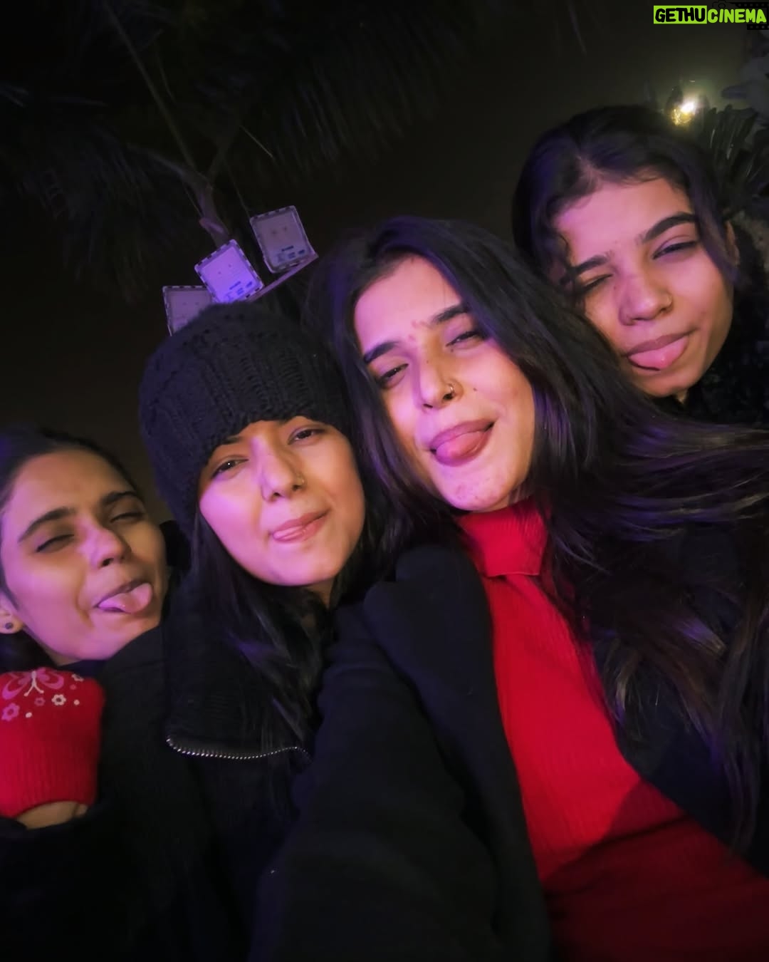 Mahi Khan - 1K Likes - Happy New Year 🫶🏻🧿 I wish we all stay together forever ♥️

#allykhan #allykhan623 #allyfam#friends #friendship #bestfriends #happynewyear #girls #photooftheday #2025 #forever #bff