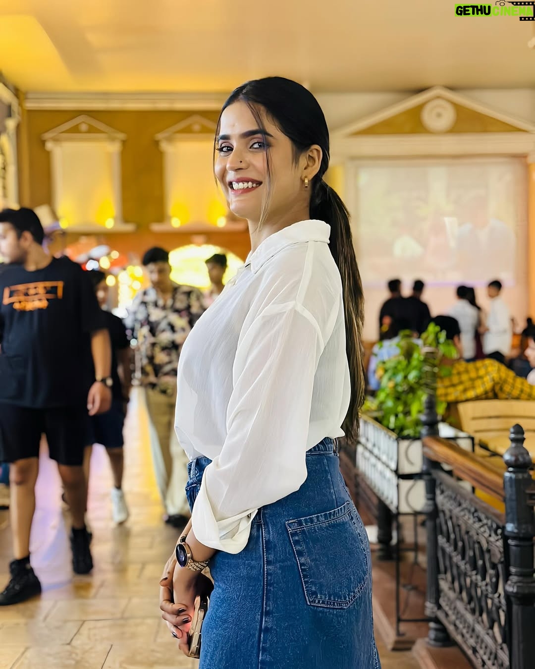 Mahi Khan - 1.3K Likes - Darling 🙈❤️