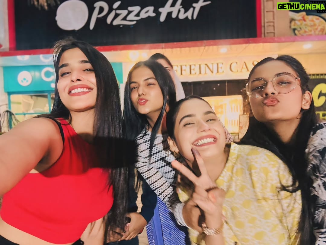 Mahi Khan - 1.6K Likes - Laughing with my favorite humans💞
#cousins

#allykhan
#allyfam #allykhan623 #insta #instagood #instadaily #instalike #pictureoftheday #post #feed #love #explorepage #postoftheday #friendship #friends #foryoupage